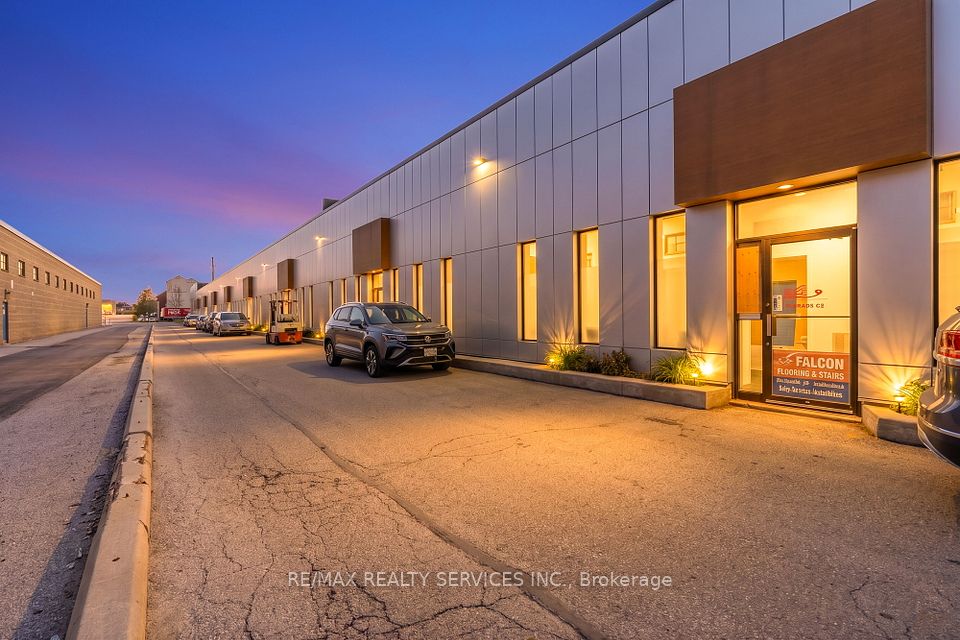 120 Norfinch Drive, Toronto W05, ON M3N 1X3