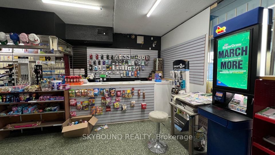 2111 Jane Street Unit 11, Toronto W05, ON M3M 1A2