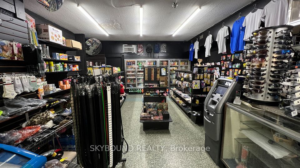 2111 Jane Street Unit 11, Toronto W05, ON M3M 1A2