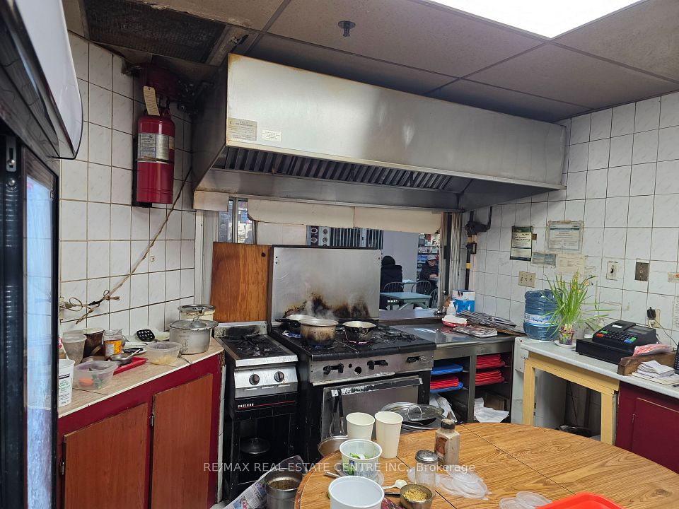 2580 Shepard Avenue # 8, Mississauga, ON L5A 4K3