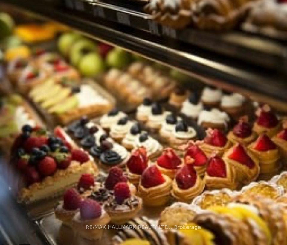 289 Dundas Street E 8, Mississauga, ON L5A 1W9