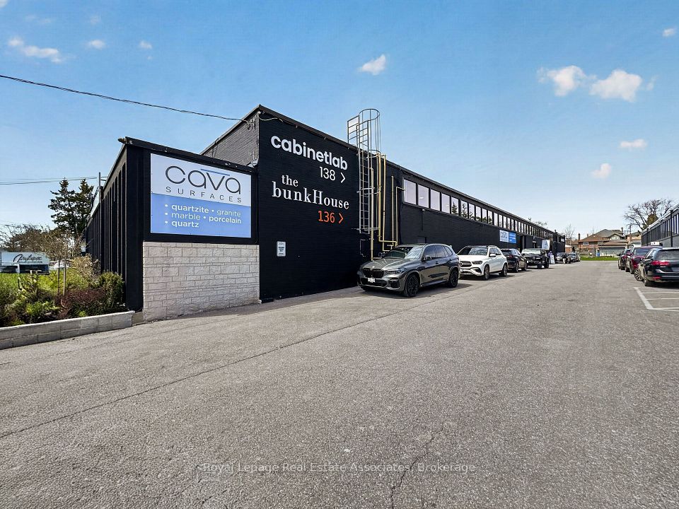 136 Tycos Drive Unit 4, Toronto W04, ON M6B 1W8
