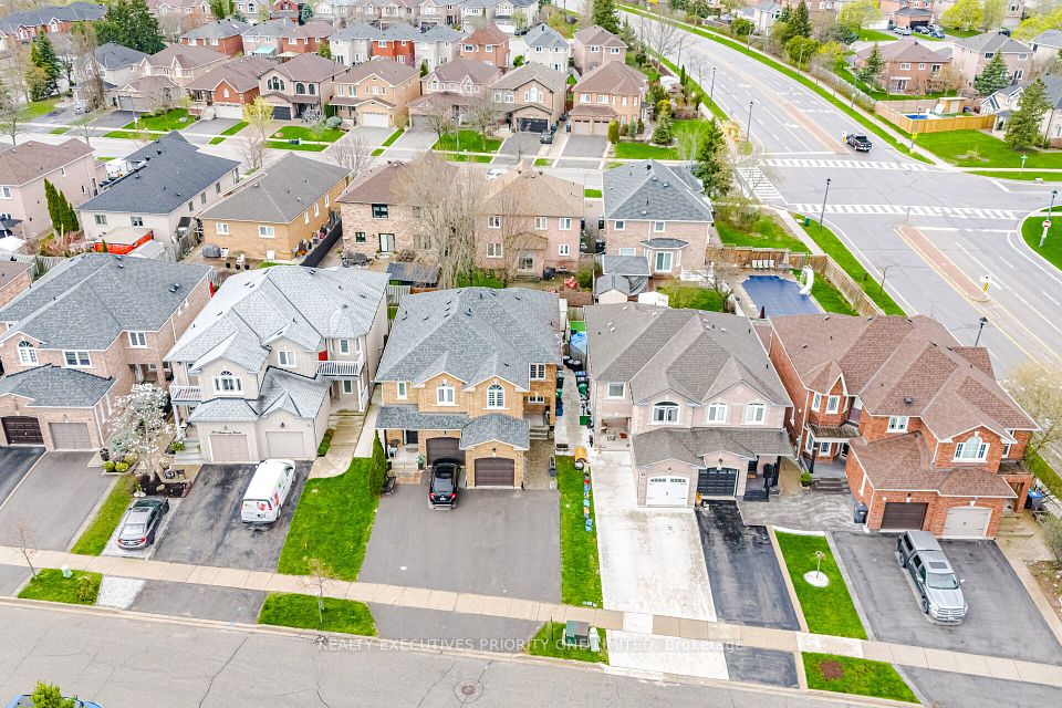 Semi-Detached  at 24 Archbury Circle, Caledon, ON L7E 2H7, Caledon