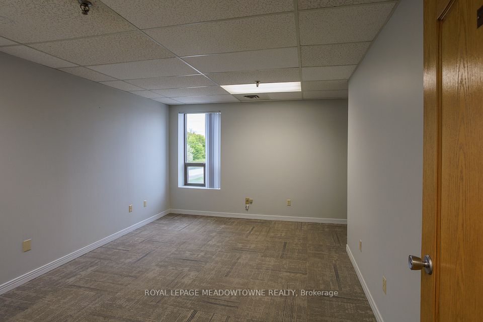 295 Alliance Road D, Milton, ON L9T 4W8