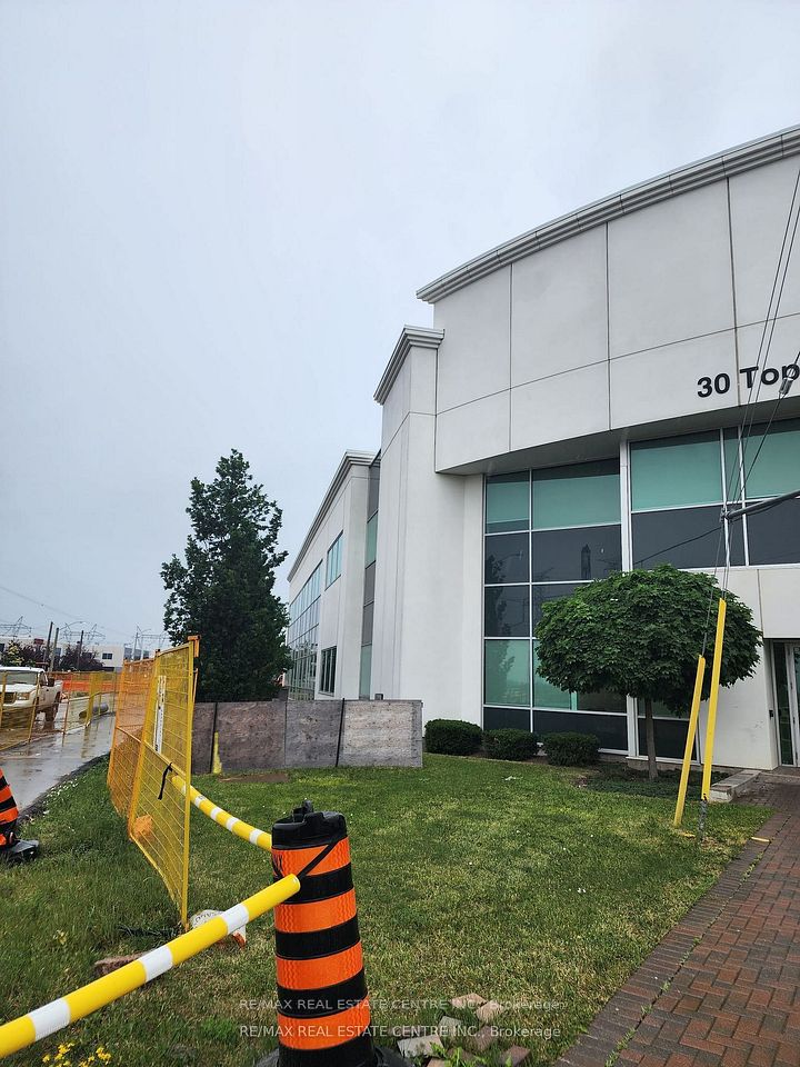 30 Topflight Drive 204, Mississauga, ON L5S 0A8