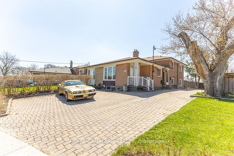 16 Gambello Crescent, Toronto, ON M3J 1W3 at 16 Gambello Crescent, Toronto, ON M3J 1W3, Toronto W05, ON, M3J 1W3