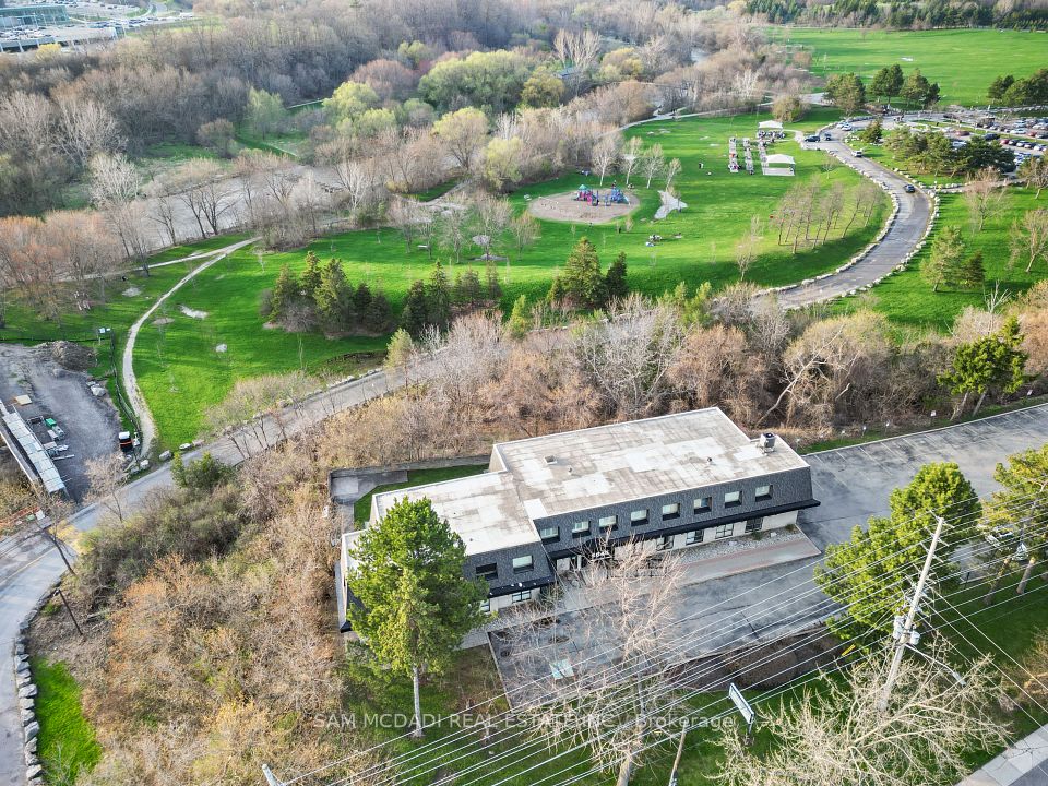 1645 Dundas Street W, Mississauga, ON L5C 1E3