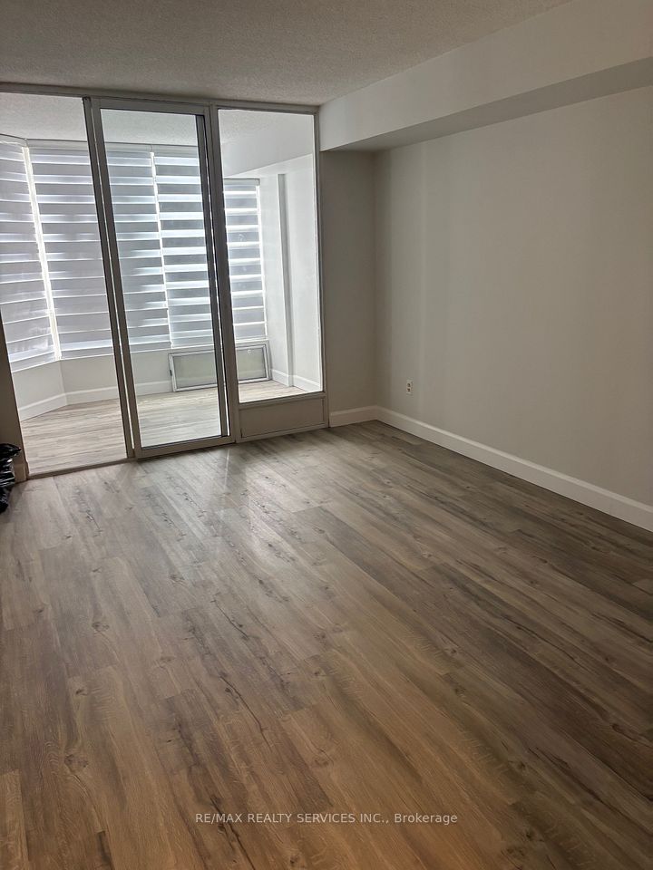 Condo Apartment at 26 Hanover Road 1006, Brampton, ON L6S 4T2, Brampton