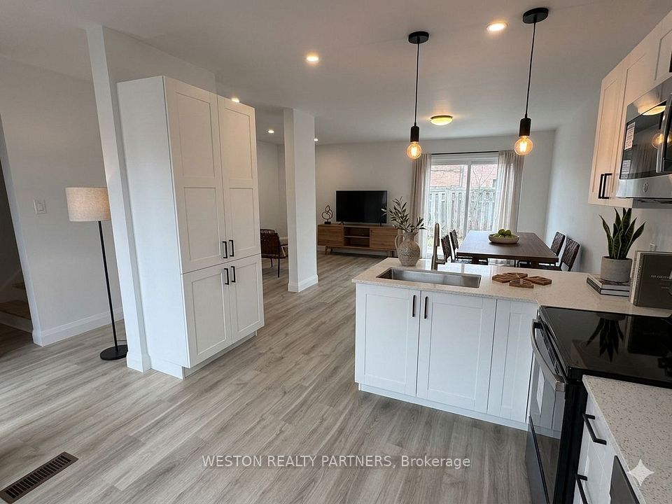 Att/Row/Townhouse at 3030 Driftwood Drive 37, Burlington, ON L7M 1X6, Burlington