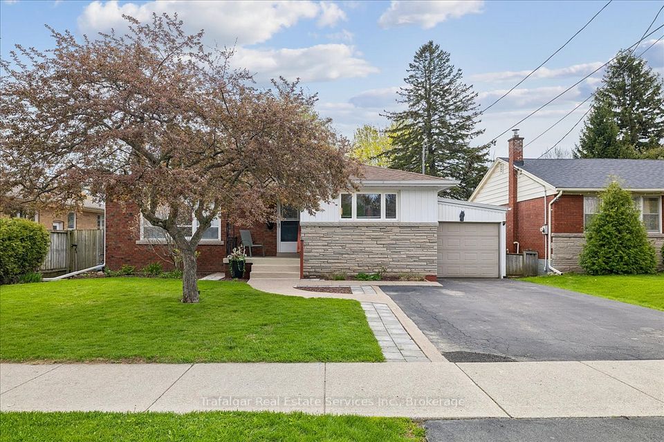 Detached at 2286 Prospect Street, Burlington, ON L7R 2A2, Burlington