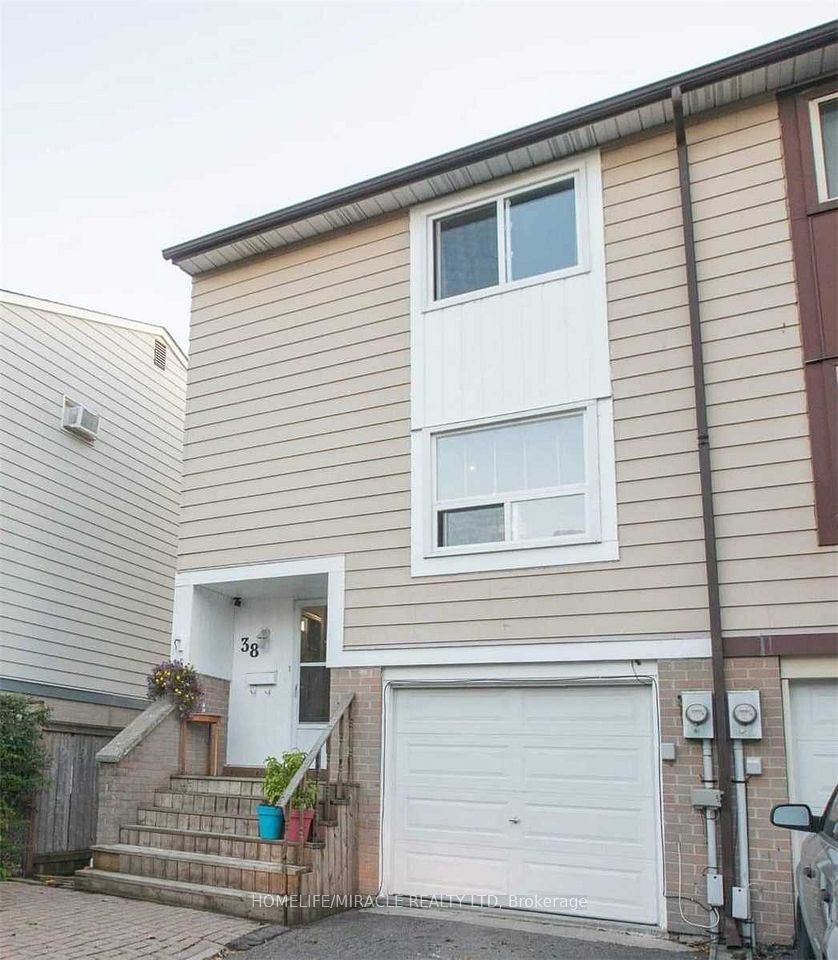Att/Row/Townhouse at 38 Hoskins Square, Brampton, ON L6S 2N6, Brampton