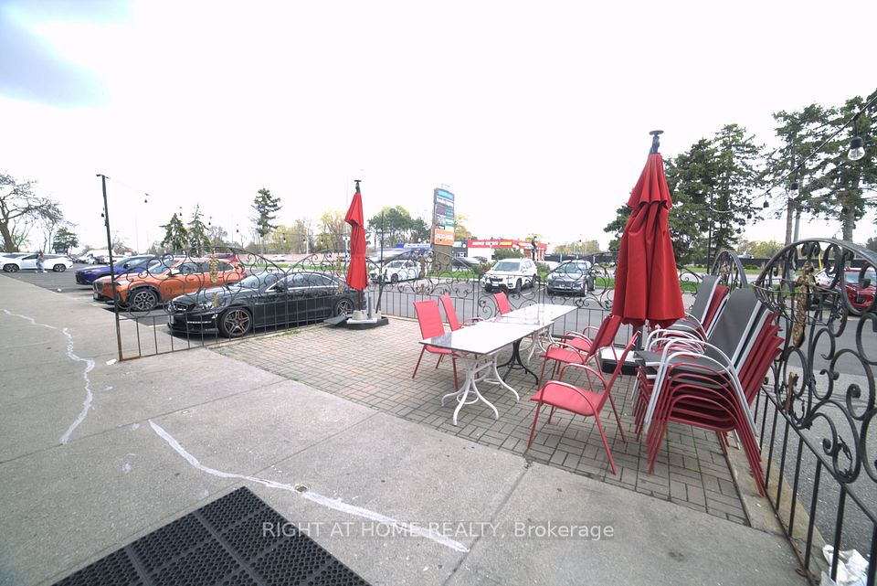 2273 Dundas Street W 6, Mississauga, ON L5K 2L8
