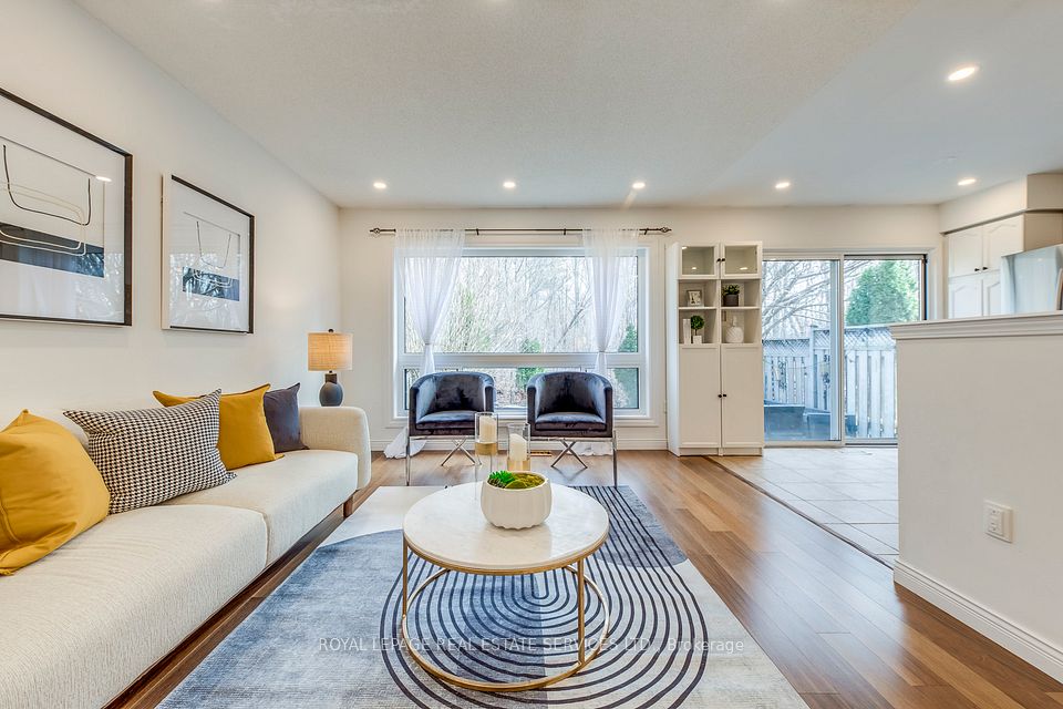 Att/Row/Townhouse at 2066 Broadleaf Crescent, Burlington, ON L7L 6S4, Burlington