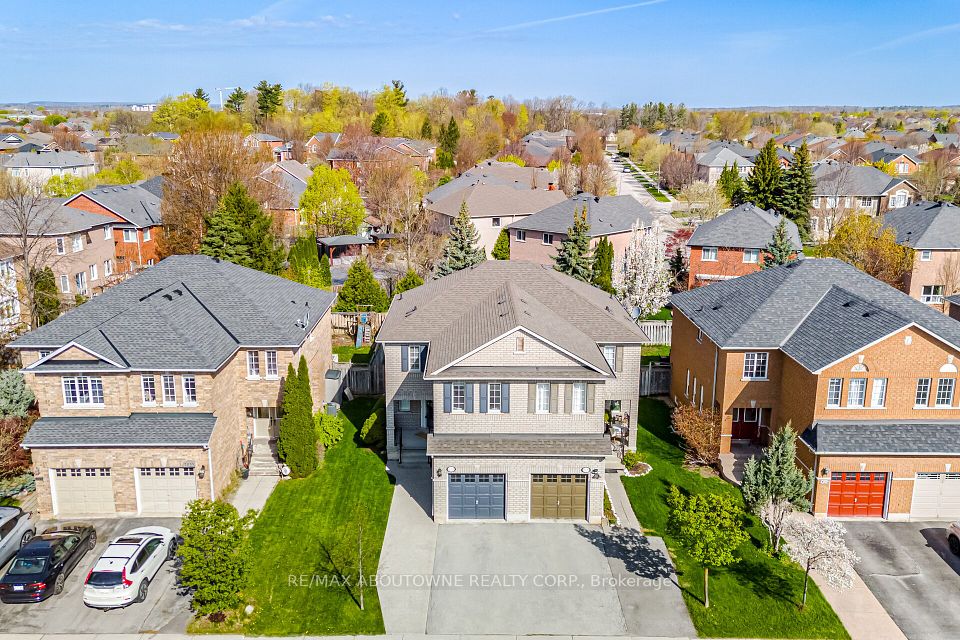 Semi-Detached  at 2029 Blue Jay Boulevard, Oakville, ON L6M 3R4, Oakville