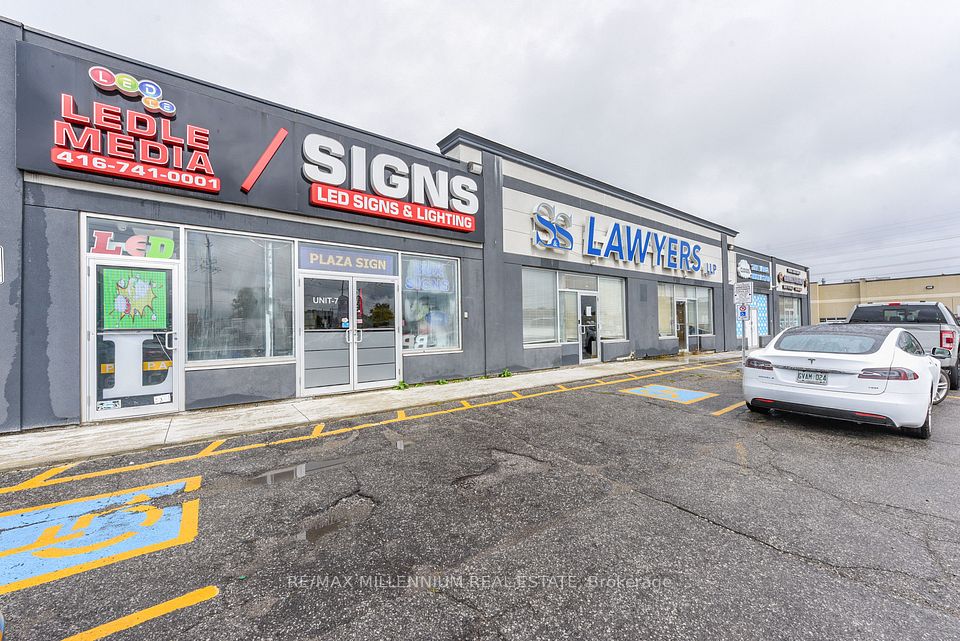 1780 Albion Road 7, Toronto W10, ON M9V 1C1