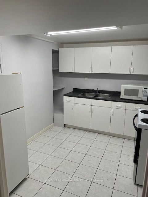 Semi-Detached  at 1216 Shamir Crescent Lower Level, Mississauga, ON L5C 1L1, Mississauga
