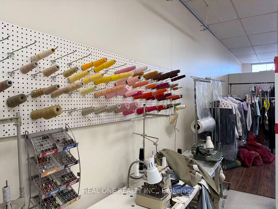 4033 New Street 6, Burlington, ON L7L 1S8