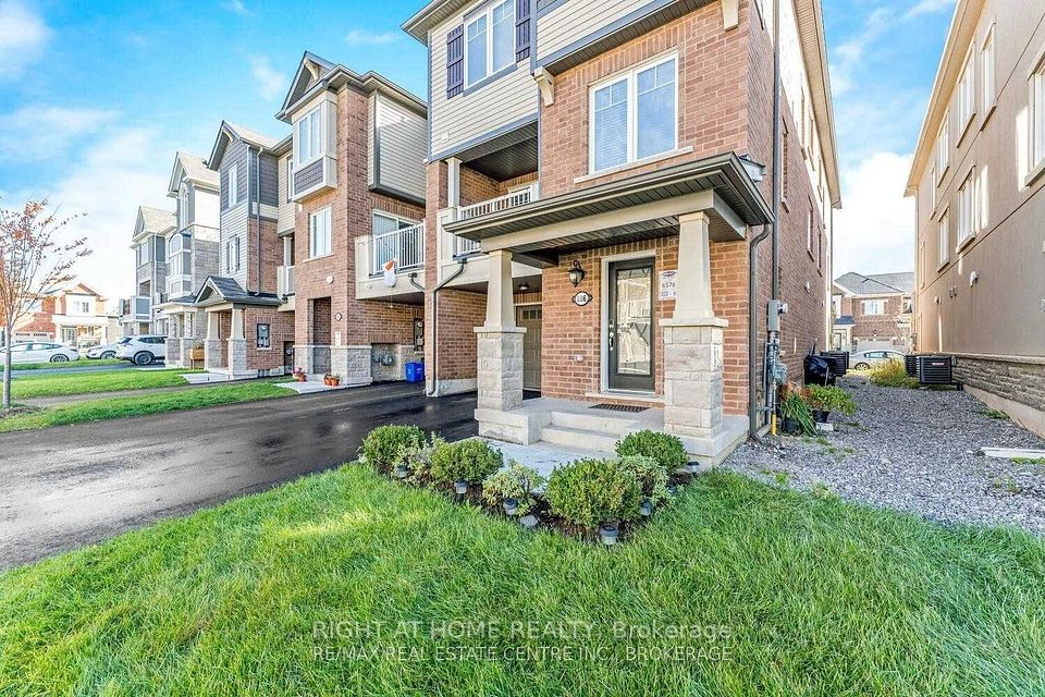 Att/Row/Townhouse at 886 Cactus Point, Milton, ON L9E 1R8, Milton