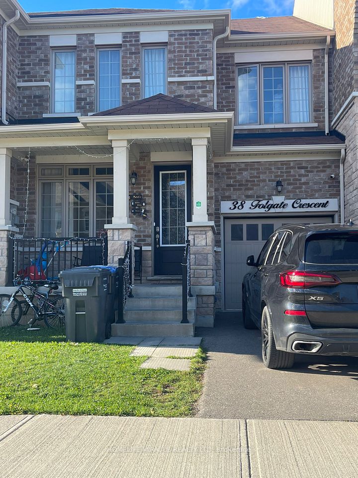 Att/Row/Townhouse at 38 Folgate Crescent, Brampton, ON L6R 4A8, Brampton