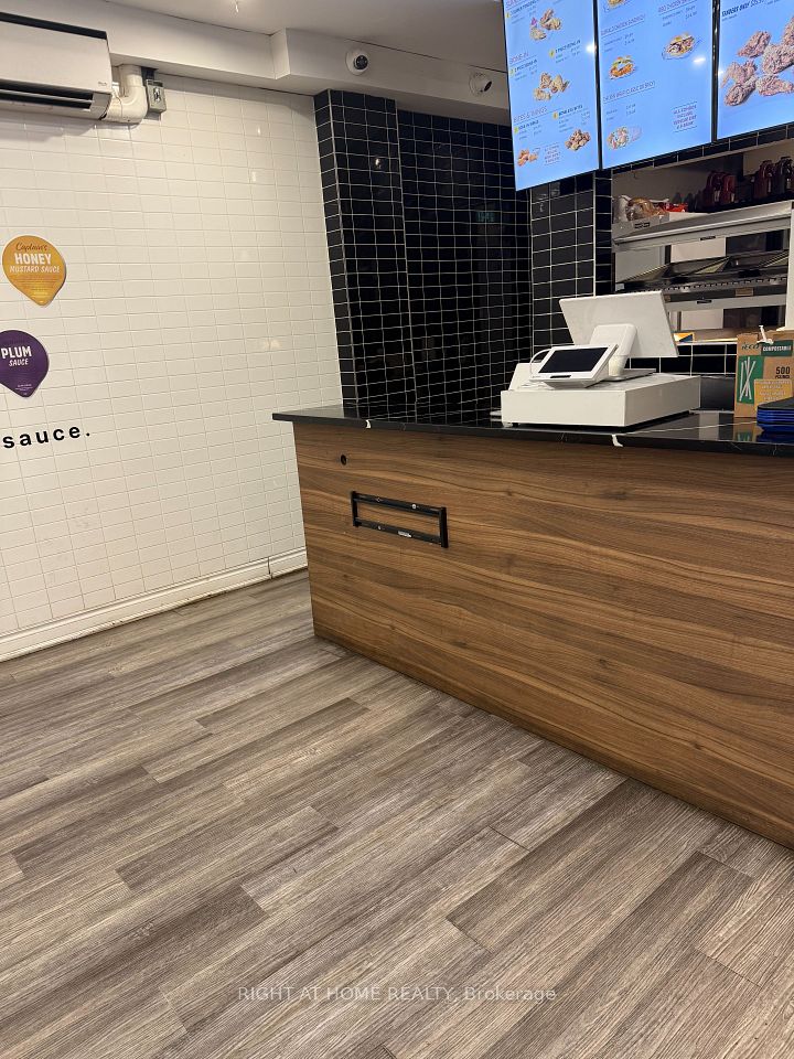 2977 Lake Shore Boulevard W, Toronto W06, ON M8V 1J8