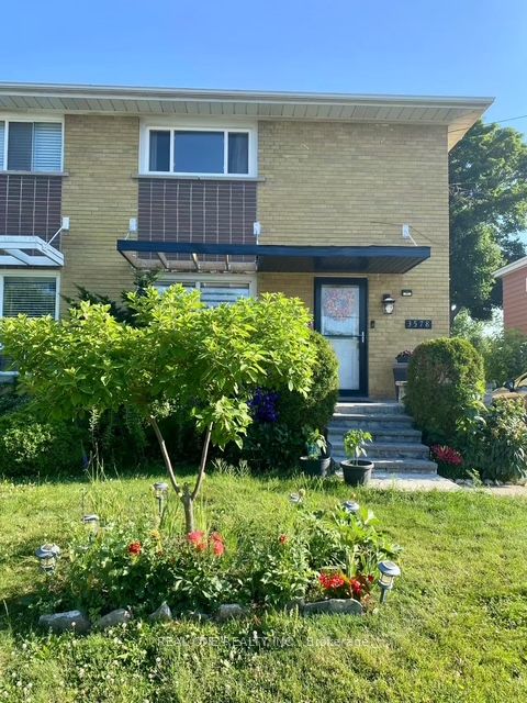 Semi-Detached  at 3578 Queenston Drive, Mississauga, ON L5C 2G6, Mississauga