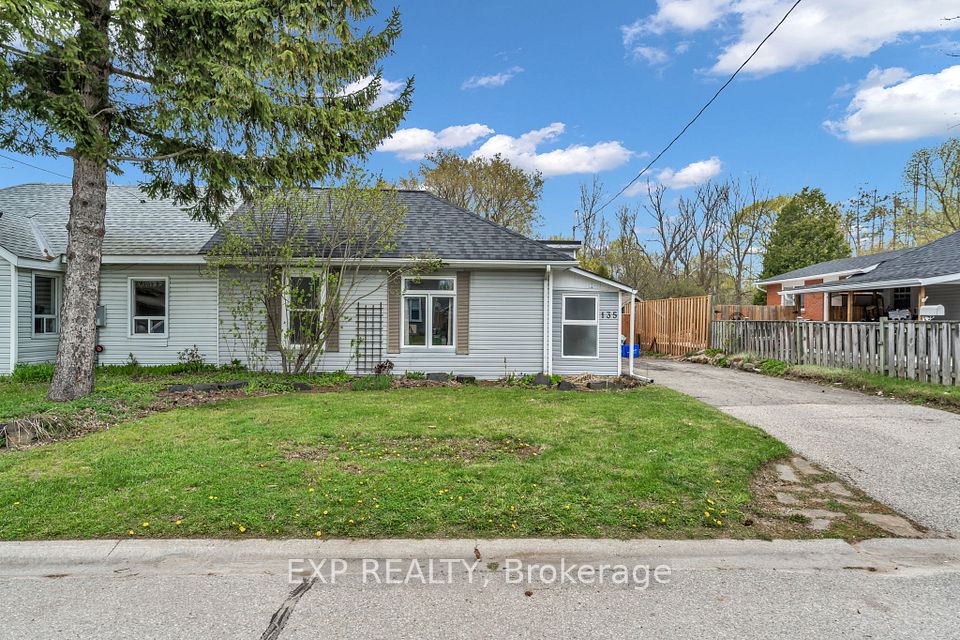 Semi-Detached at 135 Poplar Avenue, Halton Hills, ON L7J 2E3, Halton Hills