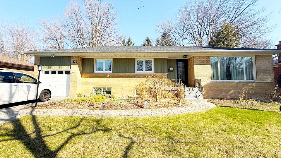 Detached at 1379 Willowdown Road, Oakville, ON L6L 1X2, Oakville