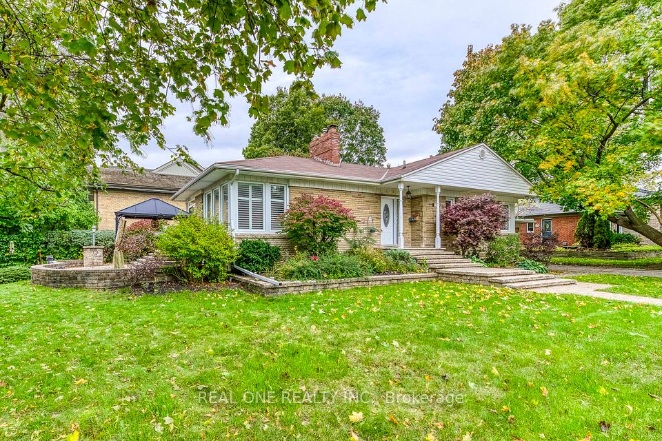 Detached at 2181 Courtland Drive, Burlington, ON L7R 1S2, Burlington