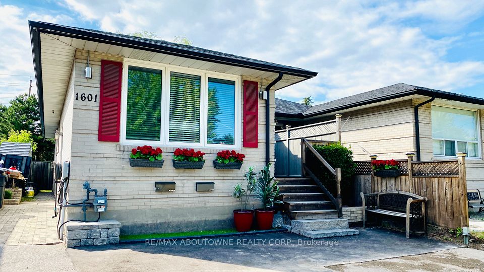 Semi-Detached  at 1601 Sandgate Crescent, Mississauga, ON L5J 2E3, Mississauga