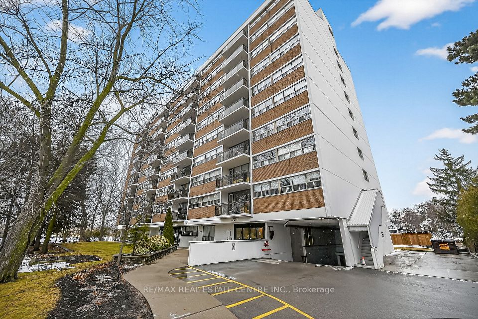 Condo Apartment at 212 Kerr Street 702, Oakville, ON L6K 3B1, Oakville