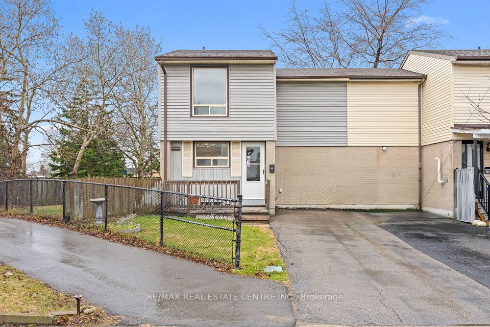 Att/Row/Townhouse at 13 Gold Pine Court, Brampton, ON L6S 2K6, Brampton