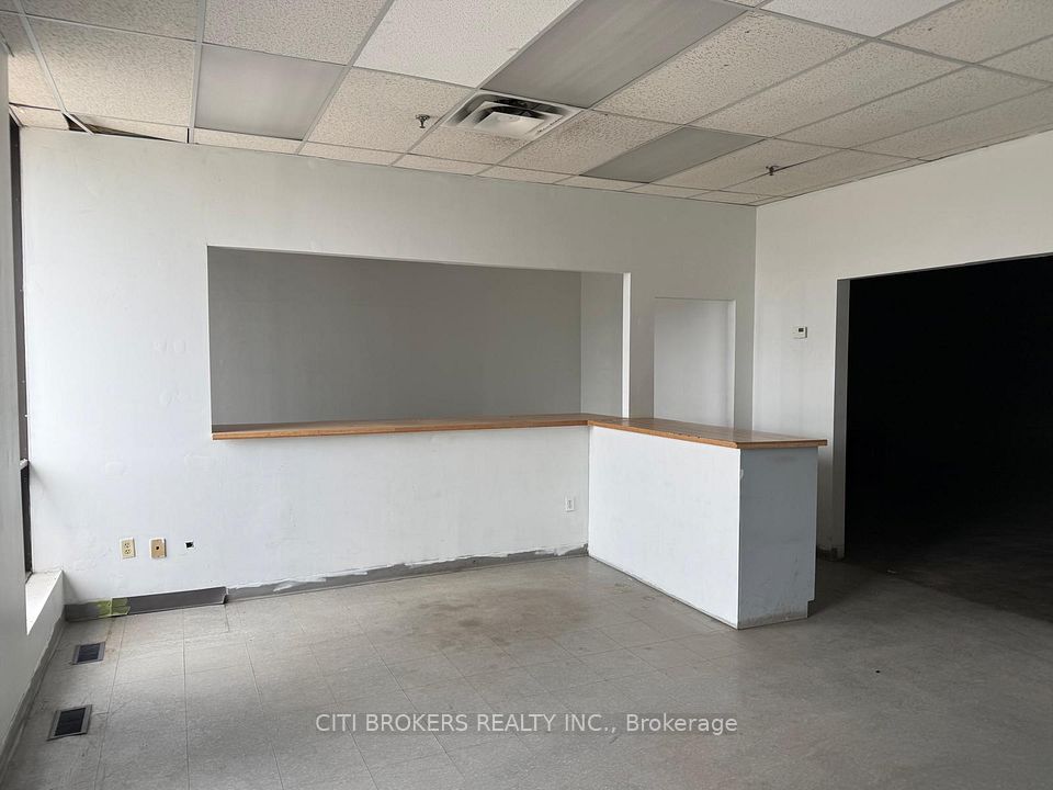 80 Hale Road 7, Brampton, ON L6W 3M1