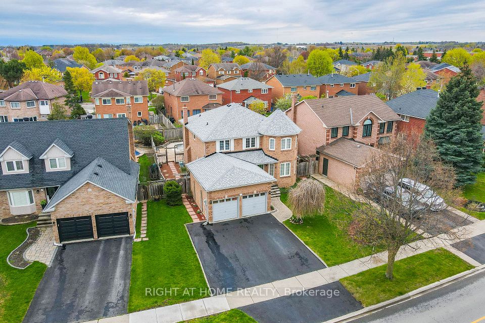 Detached at 17 Eaton Street, Halton Hills, ON L7G 5L4, Halton Hills