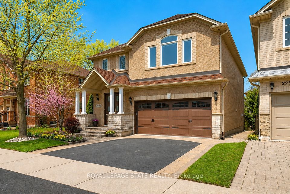 Detached at 2261 Grouse Lane, Oakville, ON L6M 3Z8, Oakville