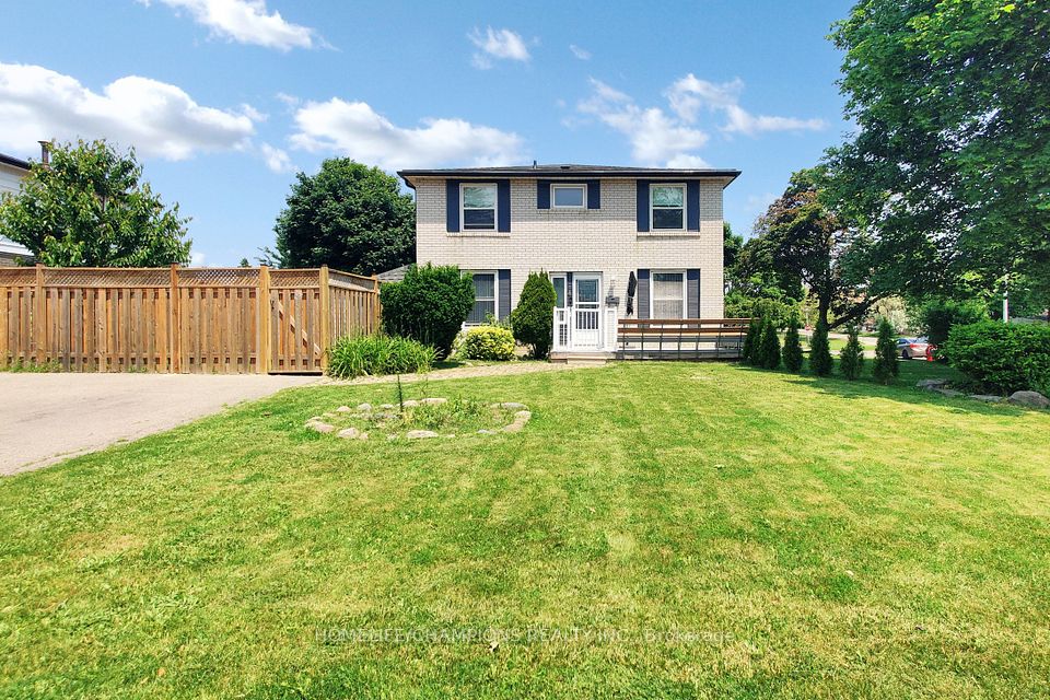 Semi-Detached at 4 Flamingo Crescent, Brampton, ON L6T 2G5, Brampton