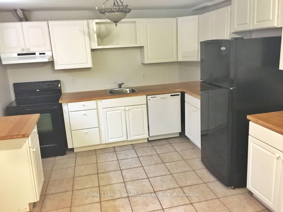 Detached at 885 Runningbrook Drive Bsmt, Mississauga, ON L4Y 2S4, Mississauga