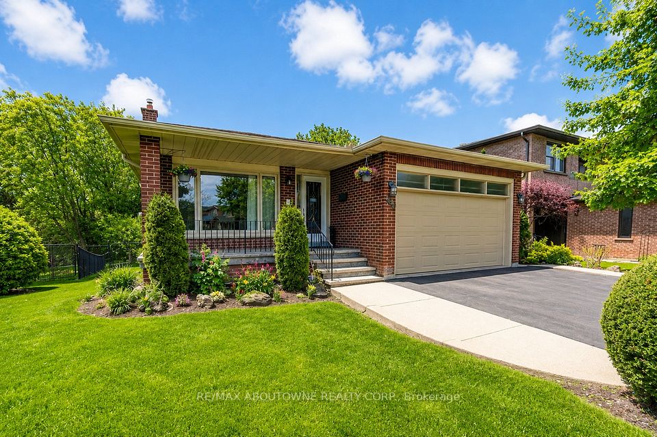 Detached at 440 Parkridge Crescent, Oakville, ON L6M 1B2, Oakville