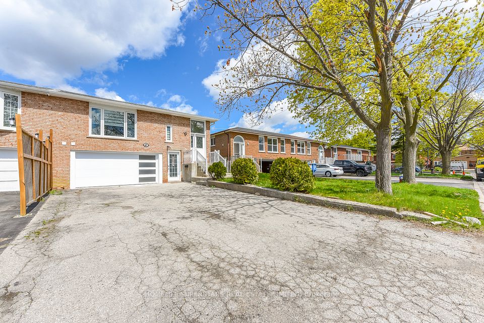Semi-Detached  at 47 Jade Crescent, Brampton, ON L6S 3G9, Brampton