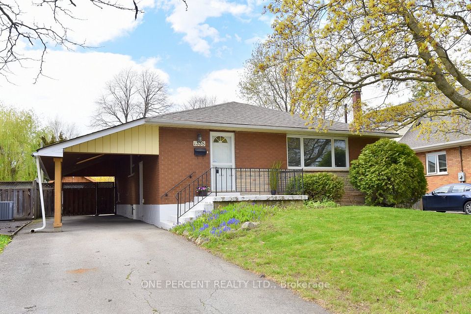 Detached at 1338 De Quincy Crescent, Burlington, ON L7P 1E4, Burlington