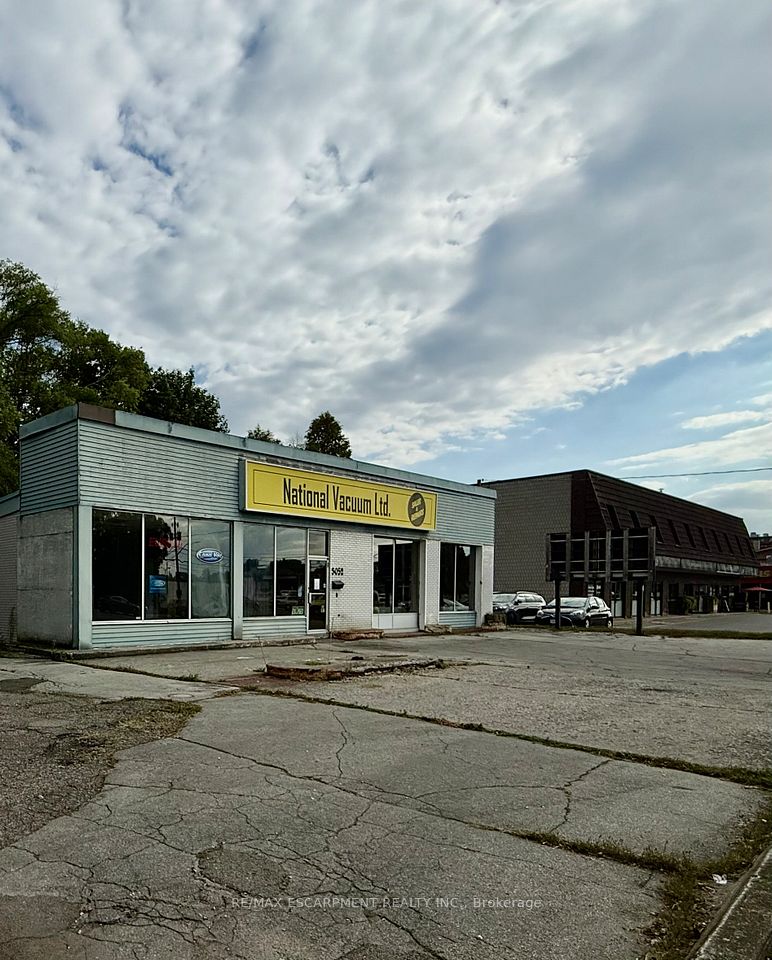 3052 New Street, Burlington, ON L7N 1M5