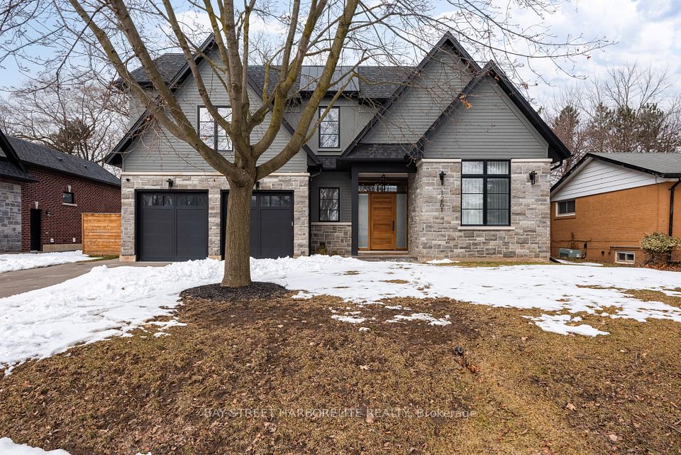 Detached at 1261 Pinegrove Road, Oakville, ON L6L 2W8, Oakville