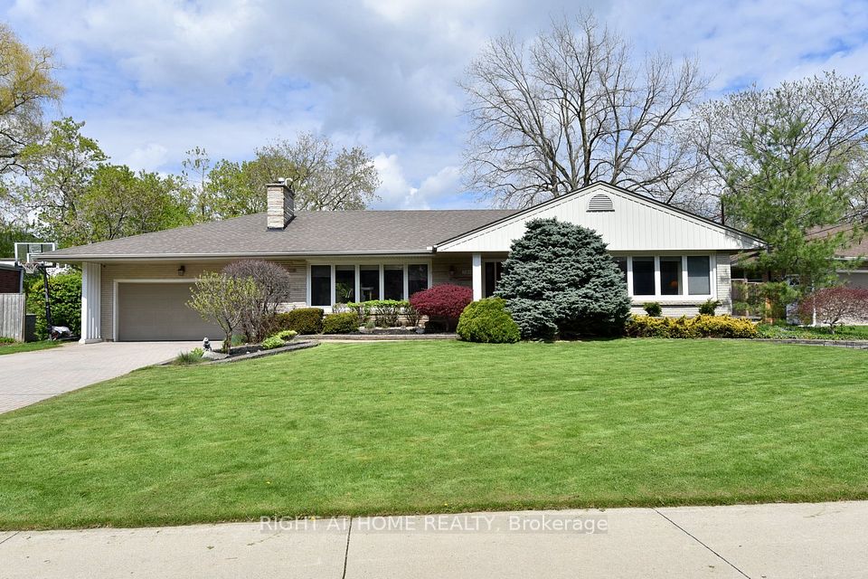 Detached at 724 Courtland Place, Burlington, ON L7R 2M6, Burlington
