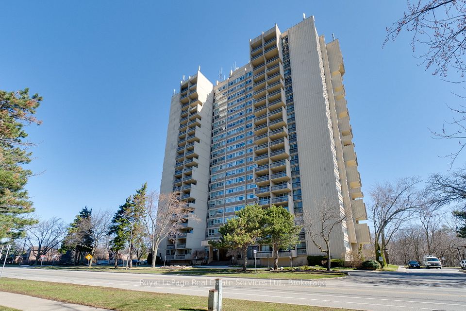 Condo Apartment at 1359 White Oaks Boulevard 2004, Oakville, ON L6H 2R8, Oakville