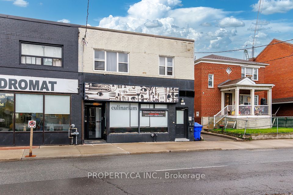 1213 Weston Road, Toronto W04, ON M6M 4P7