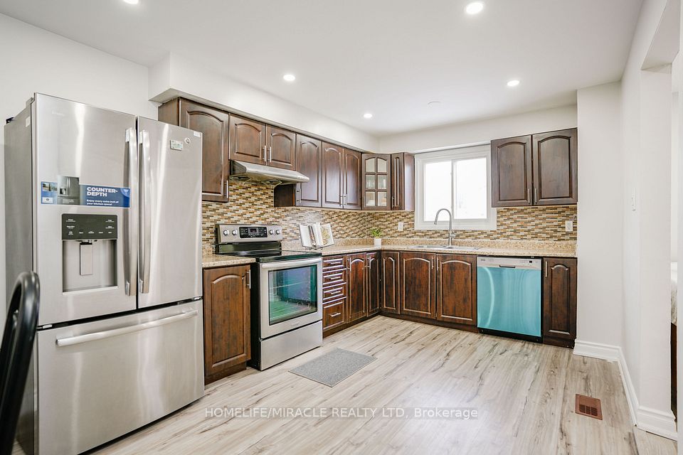 Detached at 15 Heatherside Court, Brampton, ON L6S 1N9, Brampton