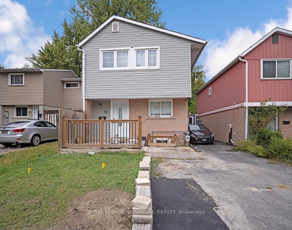 Detached at 19 Gatsby Square Room 1, Brampton, ON L6S 2H4, Brampton