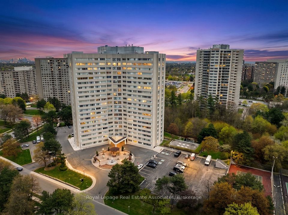 Condo Apartment at 3695 Kaneff Crescent 1602, Mississauga, ON L5A 4B6, Mississauga