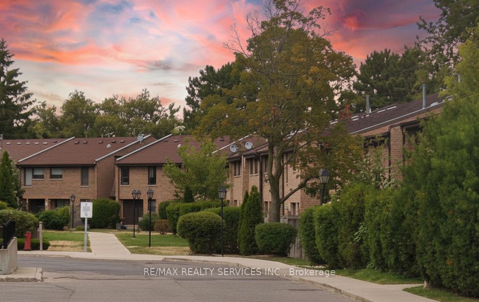Condo Townhouse at 2605 Woodchester Drive 50, Mississauga, ON L5K 2E3, Mississauga