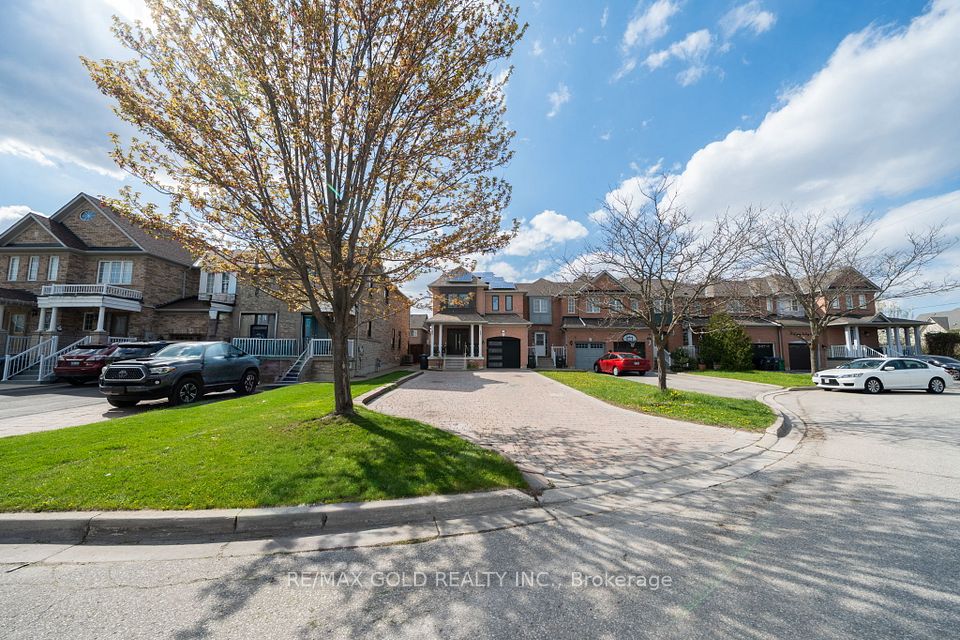 Att/Row/Townhouse at 19 Spring Valley Court, Brampton, ON L6P 2E6, Brampton