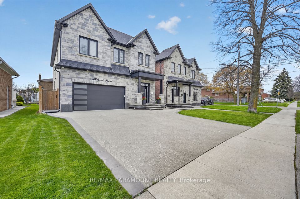 Detached at 38 York Road, Toronto W09, ON M9R 3E4, Toronto W09